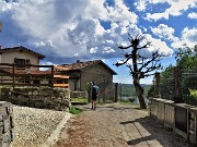 79 Al 'Pozzo' di Civate bianchi nembo-cumuli in cielo